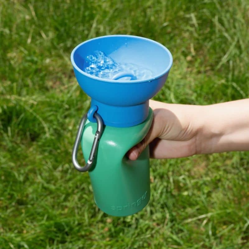 GOURDE PORTABLE POUR CHIEN AVEC DISTRIBUTEUR D'EAU RÉTRACTABLE - 590ML * ÉDITION LIMITÉE BICOLORE - Image 2