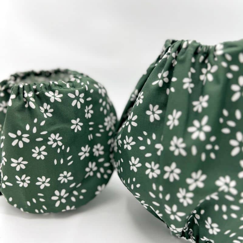SNOOD POUR CHIEN EN COTON - VERT SAPIN & FLEURS BLANCHES - Image 3