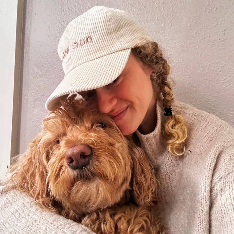 CASQUETTE EN VELOURS CÔTELÉ - DOG MOM (BEIGE) - Image 2