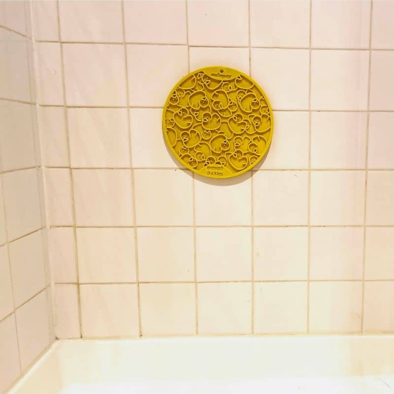 TAPIS DE LĂCHAGE AVEC VENTOUSES POUR CHIEN ET CHAT - MOTIF CANARD JAUNE đ - Image 4