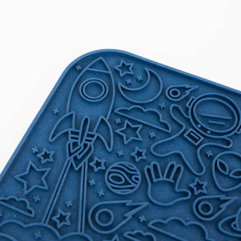 TAPIS DE LÉCHAGE ET D’OCCUPATION POUR CHIEN ET CHAT - OUT OF THIS WORLD SPACE - Image 4