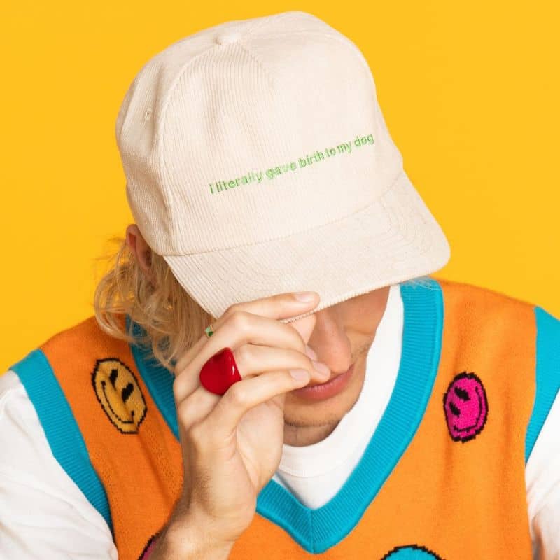 CASQUETTE EN VELOURS CÔTELÉ - I LITERALLY GAVE BIRTH TO MY DOG (BEIGE) - Image 3